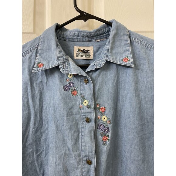 Northern Reflections Tops - Cottagecore Floral Embroidered Denim Button Shirt Medium Vintage 90’s Mom Granny